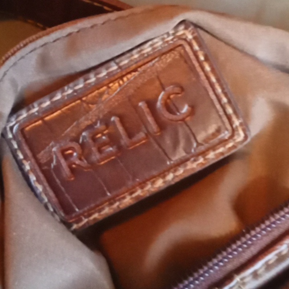 Relic by Fossil crossbody messenger bag. Crocodile Embossed Excellent Condition - Picture 3 of 4